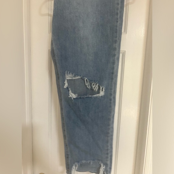 PRETTYLITTLETHING Tall Light Blue Wash Extreme Ripped Hem Boyfriend Denim Jeans - Picture 8 of 9